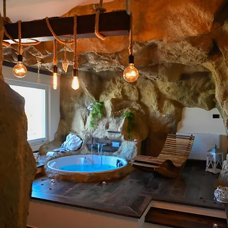 Bed & Breakfast La Casa Nella Roccia 4*