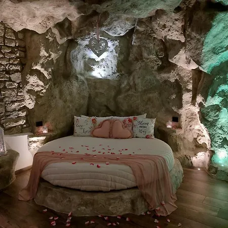 La Casa Nella Roccia Villanova del Battista