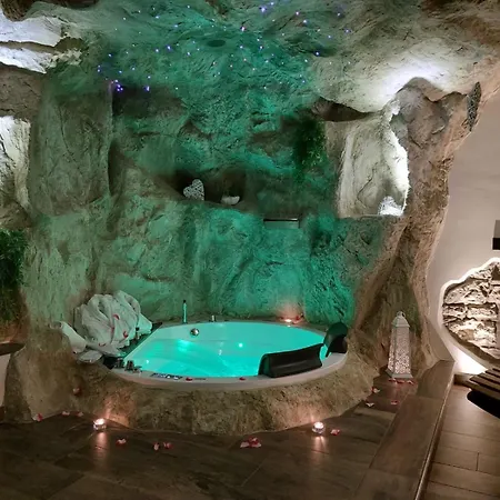 La Casa Nella Roccia Bed & Breakfast