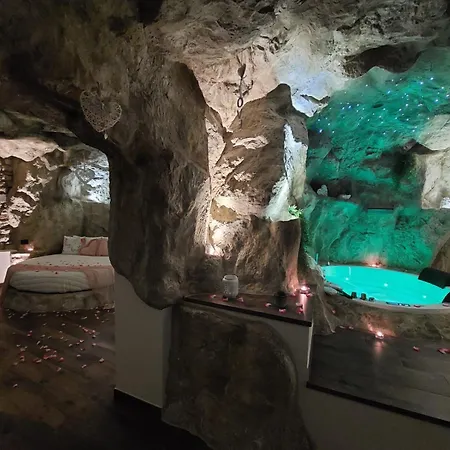 La Casa Nella Roccia Bed & Breakfast *