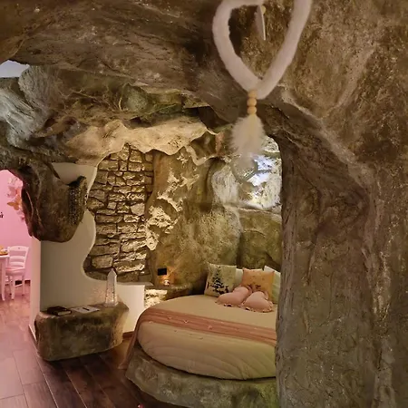 La Casa Nella Roccia Bed & Breakfast Villanova del Battista