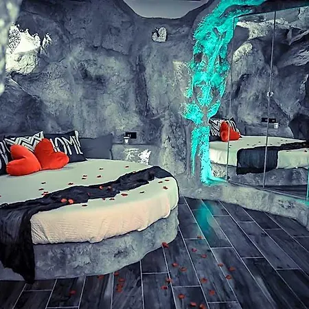La Casa Nella Roccia 4* Villanova del Battista